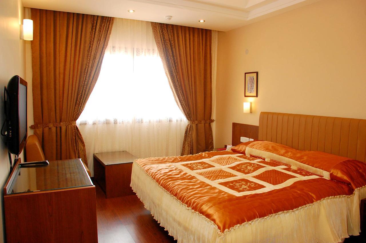 Hotel Deepa Comforts Mangalor Kültér fotó